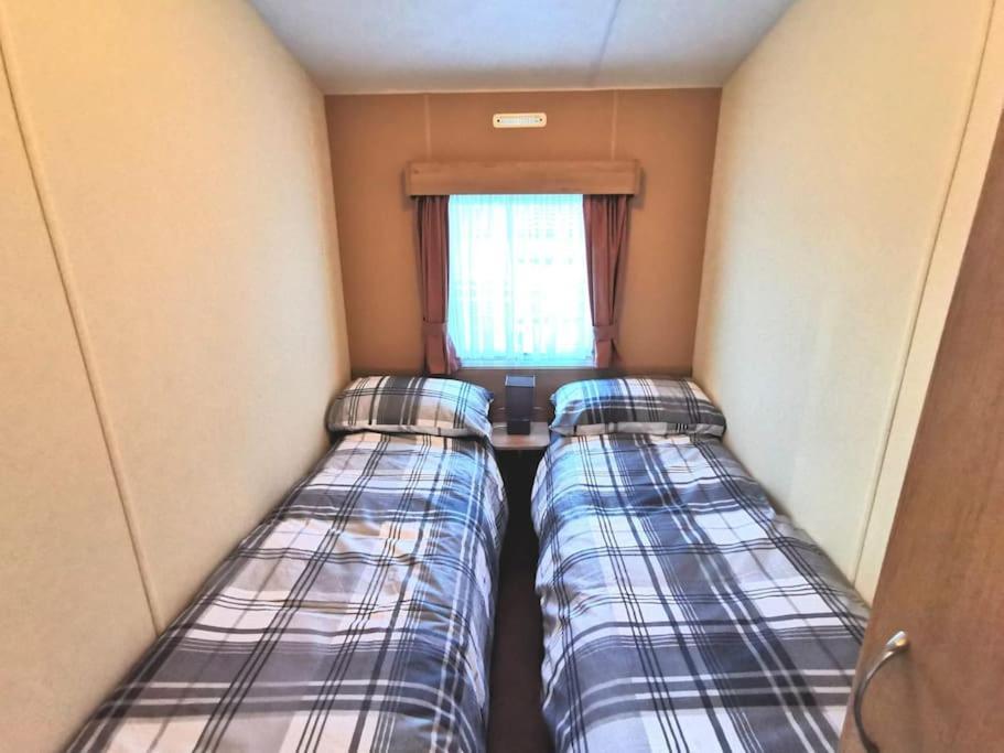 Charming Static Caravan Долиш Екстериор снимка