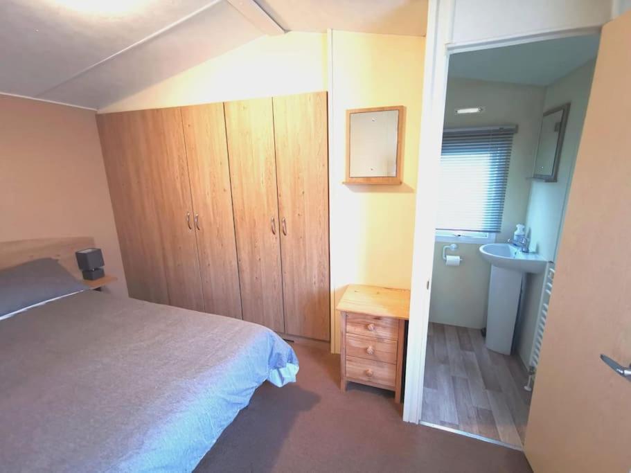 Charming Static Caravan Долиш Екстериор снимка