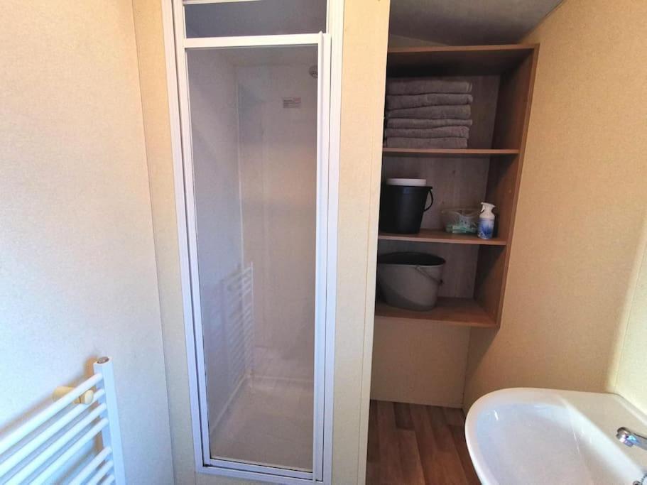 Charming Static Caravan Долиш Екстериор снимка