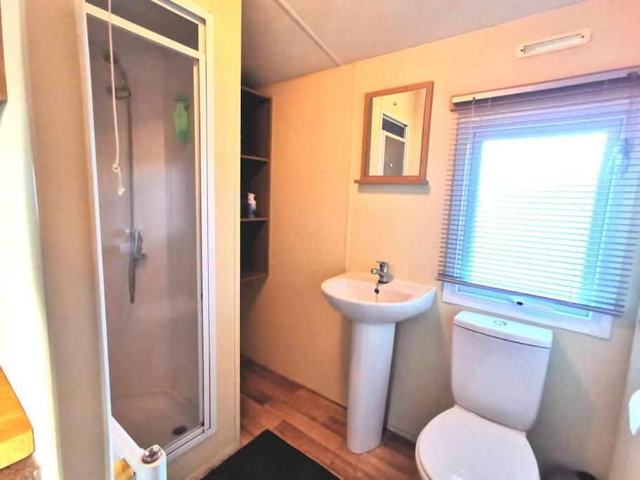 Charming Static Caravan Долиш Екстериор снимка